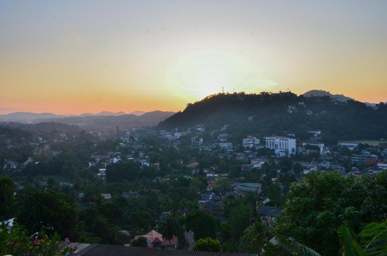 Bed and Breakfast Angel Tower Kandy Exterior foto
